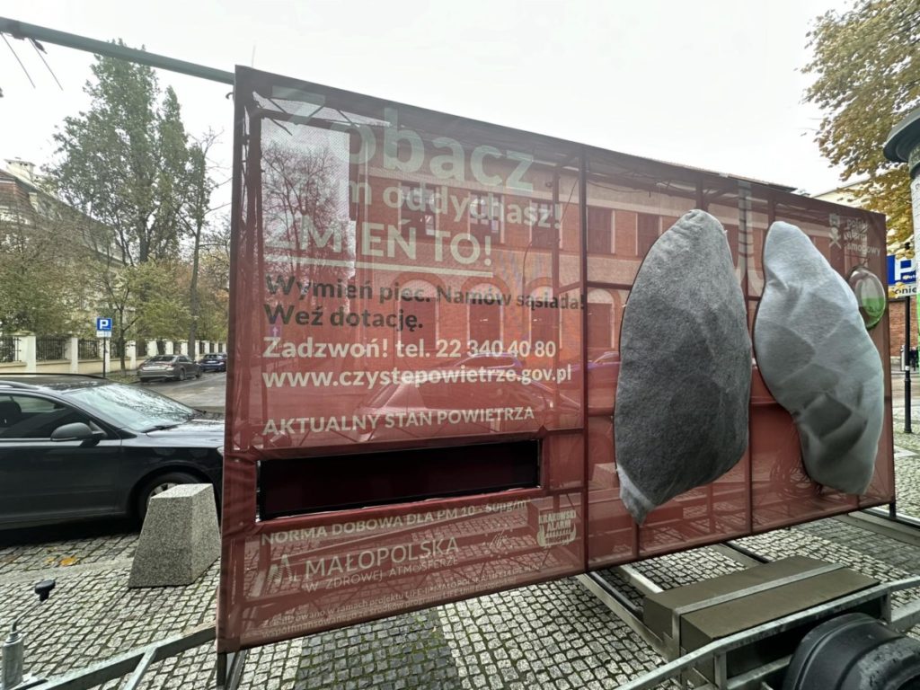 Mobilne płuca - instalacja Krakowskiego Alarmu Smogowego 