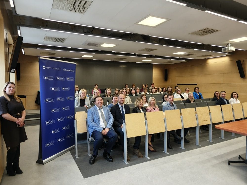 rozpoczecie studiow - zdjecie sali ze studentami